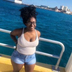 Meet your Posher, Alissa